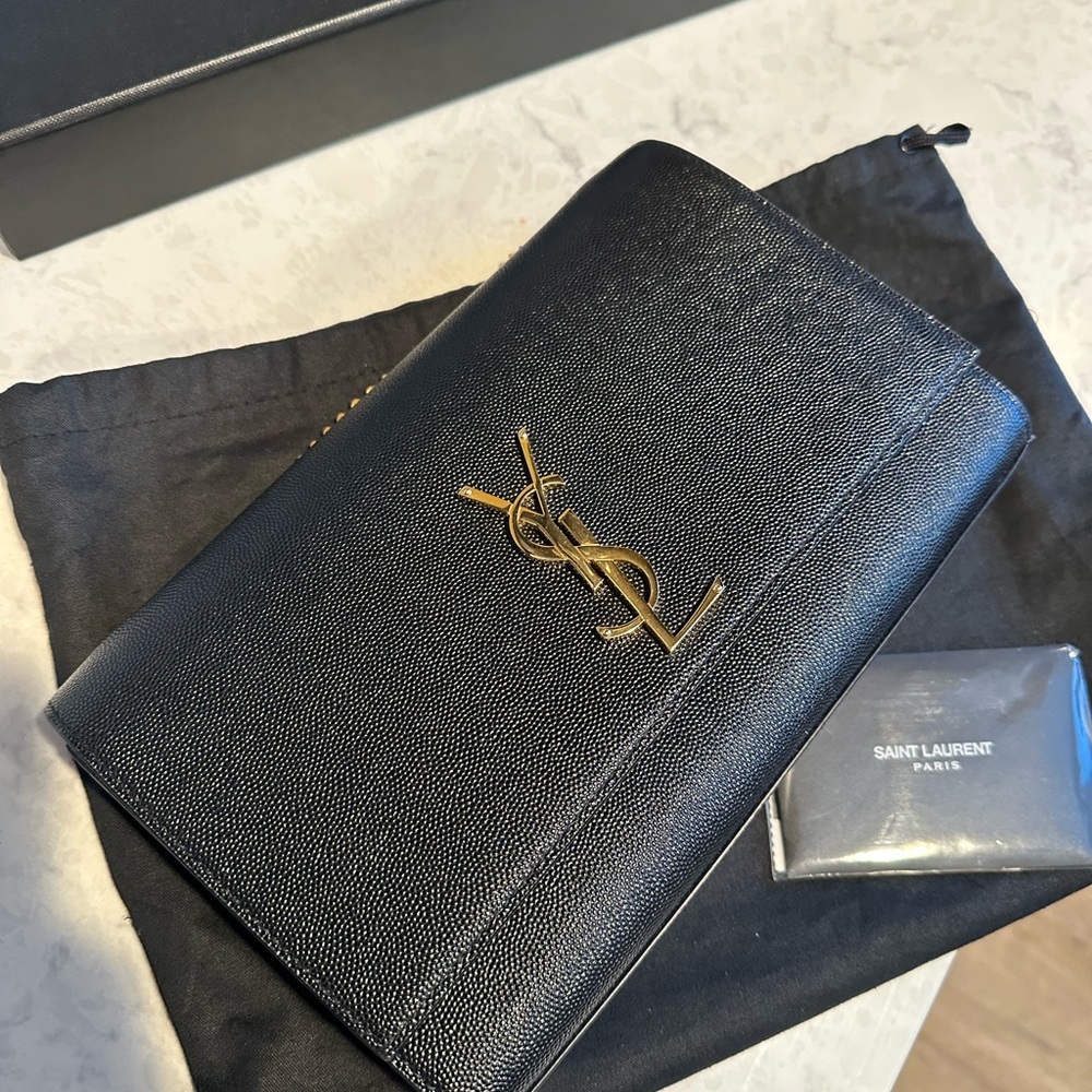 KATE MEDIUM IN GRAIN DE POUDRE EMBOSSED LEATHER